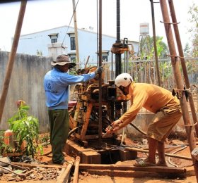 Tây Nguyên giữa mùa mưa, sao hối hả khoan giếng?