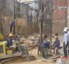 Thi công trong hẻm nhỏ